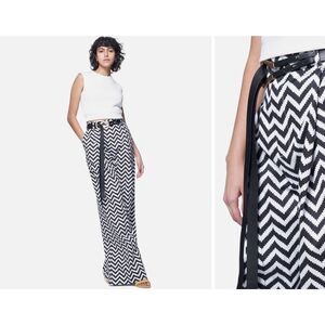 The kit size 20 plus size Leigh trouser wide leg chevron  print pleated - NWT
